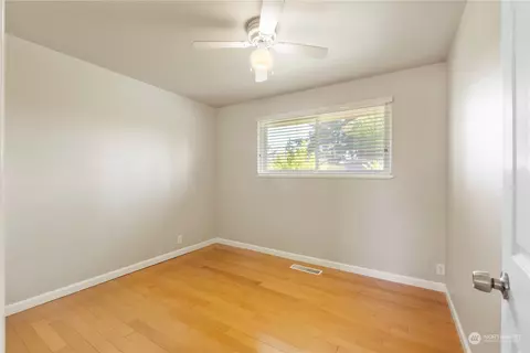 Bedroom - 1163 Garfield St, Enumclaw, WA 98022 photo 2 of 3