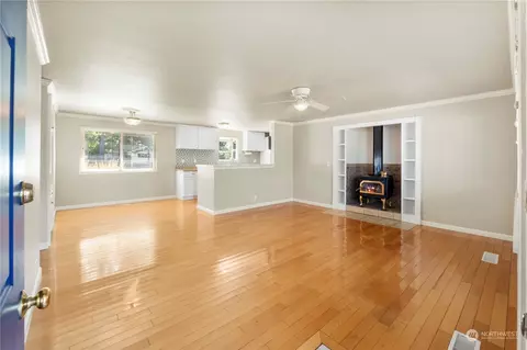 Living - 1163 Garfield St, Enumclaw, WA 98022 photo 1 of 4