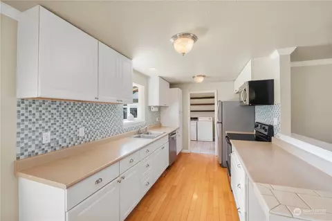 Kitchen - 1163 Garfield St, Enumclaw, WA 98022 photo 1 of 2