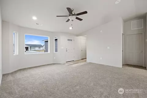 Living - 1027 E Cascade St, Othello, WA 99344 photo 2 of 2