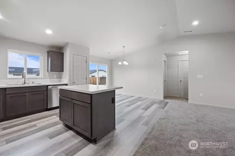 Entry Way - 1027 E Cascade St, Othello, WA 99344 photo 1 of 1