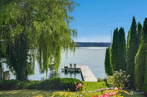11523 Holmes Point Dr NE, Kirkland, WA 98034