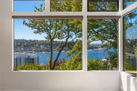 View/Area - 1100 Summit Ave E, Seattle, WA 98102 photo 4 of 8