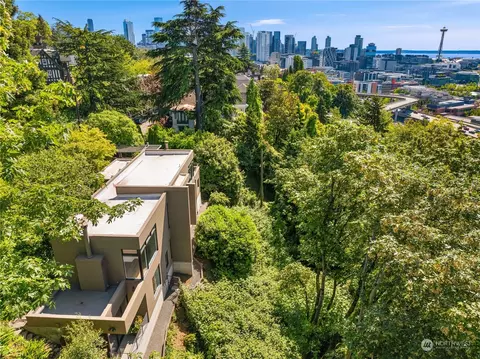 View/Area - 1100 Summit Ave E, Seattle, WA 98102 photo 1 of 8