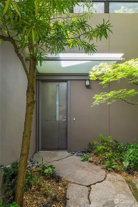 Exterior - 1100 Summit Ave E, Seattle, WA 98102 photo 2 of 3
