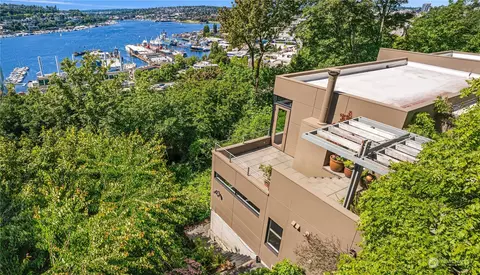 View/Area - 1100 Summit Ave E, Seattle, WA 98102 photo 7 of 8