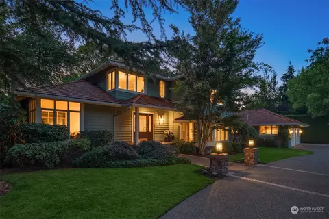 7808 NE 10th St, Medina, WA 98039