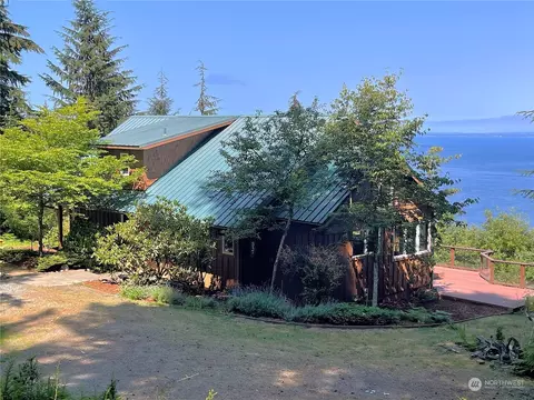 597 Twin Lakes Dr, Eastsound, WA 98245