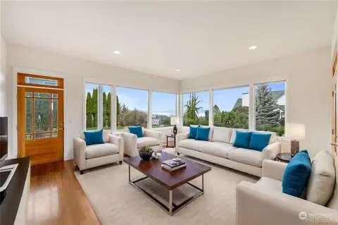 3711 W 10th St, Anacortes, WA 98221