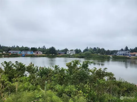 618 Weatherwax Loop NE, Ocean Shores, WA 98569