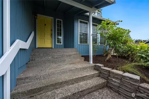 Exterior - 1816 243rd Pl SE, Bothell, WA 98021 photo 2 of 7