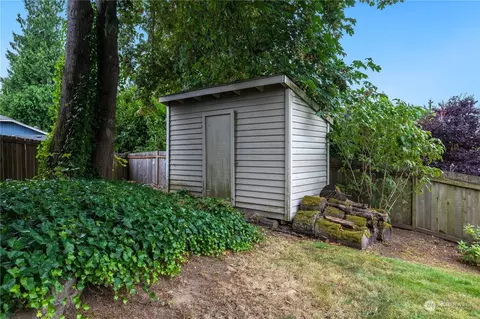 Exterior - 1816 243rd Pl SE, Bothell, WA 98021 photo 4 of 7