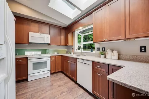 Kitchen - 1816 243rd Pl SE, Bothell, WA 98021 photo 2 of 3