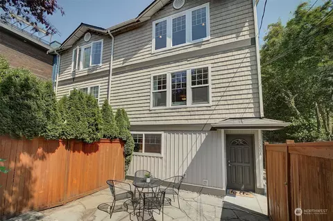 9726 A Woodlawn Ave N, Seattle, WA 98103