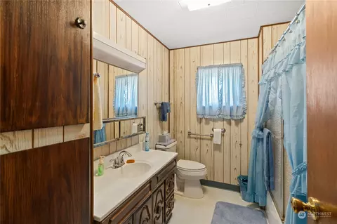 1529 Harvard St, Raymond, WA 98577 photo 8