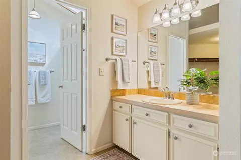 Bath - 14925 29th Dr SE, Mill Creek, WA 98012 photo 1 of 5
