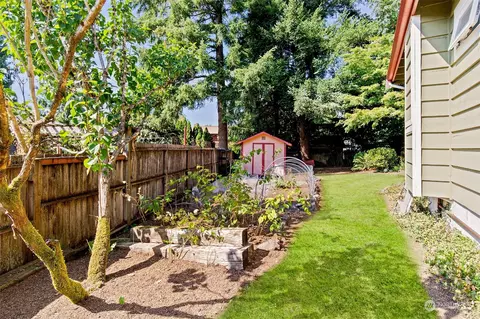 Exterior - 10020 NE 201st St, Bothell, WA 98011 photo 10 of 11