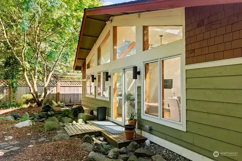 Exterior - 10020 NE 201st St, Bothell, WA 98011 photo 3 of 11