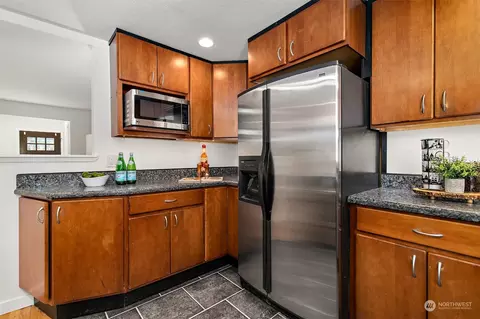 Kitchen - 10020 NE 201st St, Bothell, WA 98011 photo 2 of 5