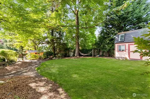 Exterior - 10020 NE 201st St, Bothell, WA 98011 photo 6 of 11