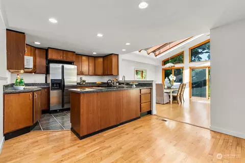 Kitchen - 10020 NE 201st St, Bothell, WA 98011 photo 5 of 5