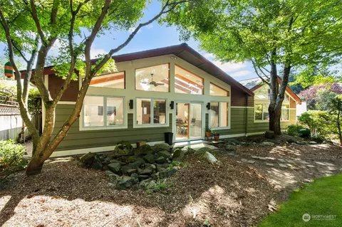 Exterior - 10020 NE 201st St, Bothell, WA 98011 photo 4 of 11