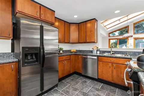 Kitchen - 10020 NE 201st St, Bothell, WA 98011 photo 3 of 5