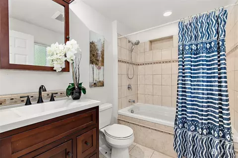 Bath - 10020 NE 201st St, Bothell, WA 98011 photo 4 of 5