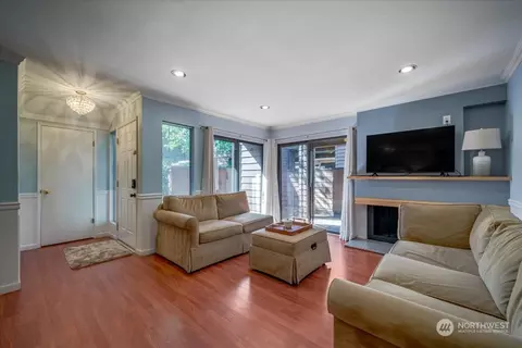 11508 NE 128th St #12, Kirkland, WA 98034