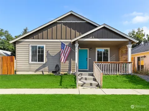 616 NE 2nd St, Battle Ground, WA 98604