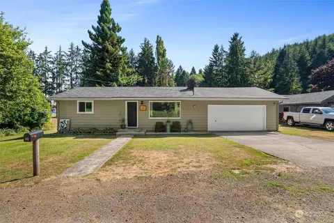 21 Maple Leaf St, Raymond, WA 98577