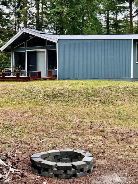 1786 W Beach Rd, Oak Harbor, WA 98277