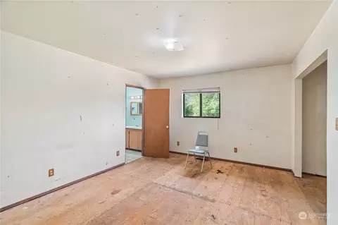 Bedroom - 38 Burke Rd, Cosmopolis, WA 98537 photo 1 of 3