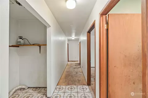 Entry Way - 38 Burke Rd, Cosmopolis, WA 98537 photo 2 of 2