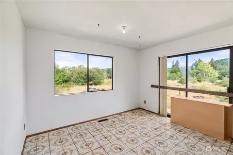 Bedroom - 38 Burke Rd, Cosmopolis, WA 98537 photo 3 of 3