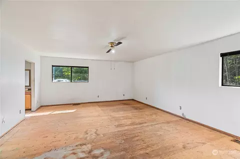 Living - 38 Burke Rd, Cosmopolis, WA 98537 photo 2 of 2
