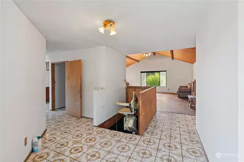 Entry Way - 38 Burke Rd, Cosmopolis, WA 98537 photo 1 of 2