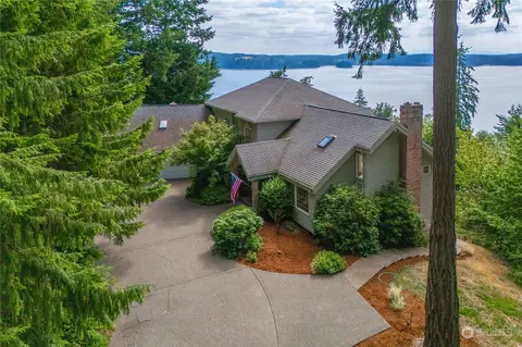 1066 7th Ct, Fox Island, WA 98333