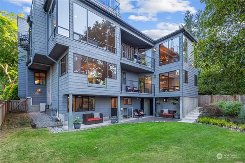 4232 NE 88th St, Seattle, WA 98115