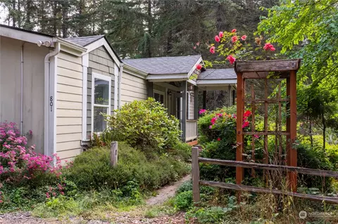 801 E Thomas Rd, Grapeview, WA 98546