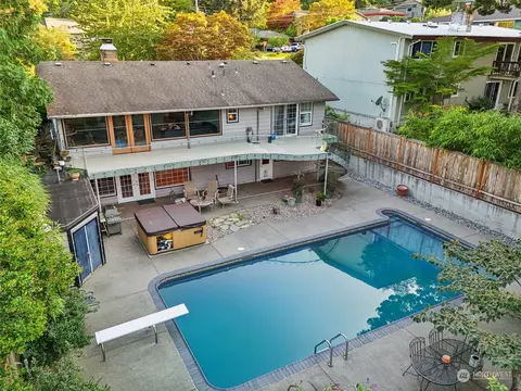 3838 NE 98th St, Seattle, WA 98115