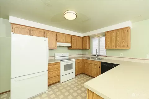 Kitchen - 12431 46th Dr SE, Everett, WA 98208 photo 1 of 2