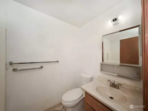 Bath - 12431 46th Dr SE, Everett, WA 98208 photo 2 of 2