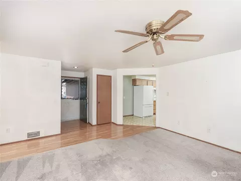 Living - 12431 46th Dr SE, Everett, WA 98208 photo 2 of 4