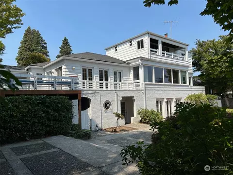 8022 Crest Dr NE, Seattle, WA 98115