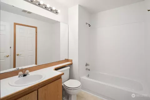 Bath - 1925 187th Pl SE, Bothell, WA 98012 photo 3 of 3