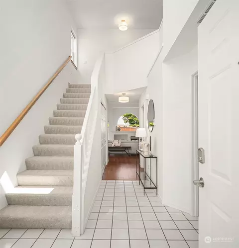 Entry Way - 1925 187th Pl SE, Bothell, WA 98012 photo 2 of 2