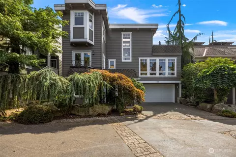 122 6th Ct, Kirkland, WA 98033