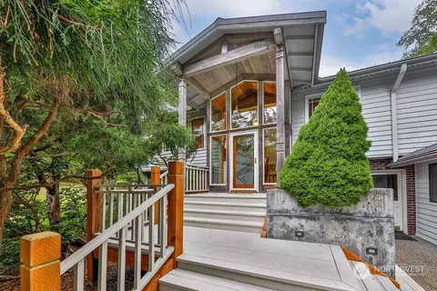 9022 NE 152nd Pl, Kenmore, WA 98028
