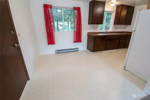 Kitchen - 7154 Mecklem Rd, Everson, WA 98247 photo 5 of 5